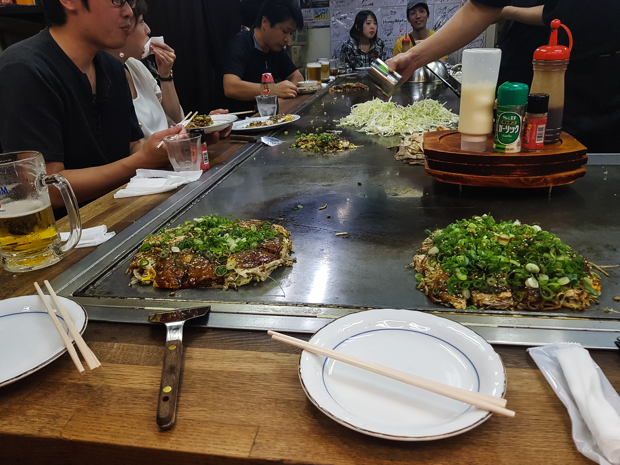 Okonomiyaki; zalige Japanse Koolpannenkoek