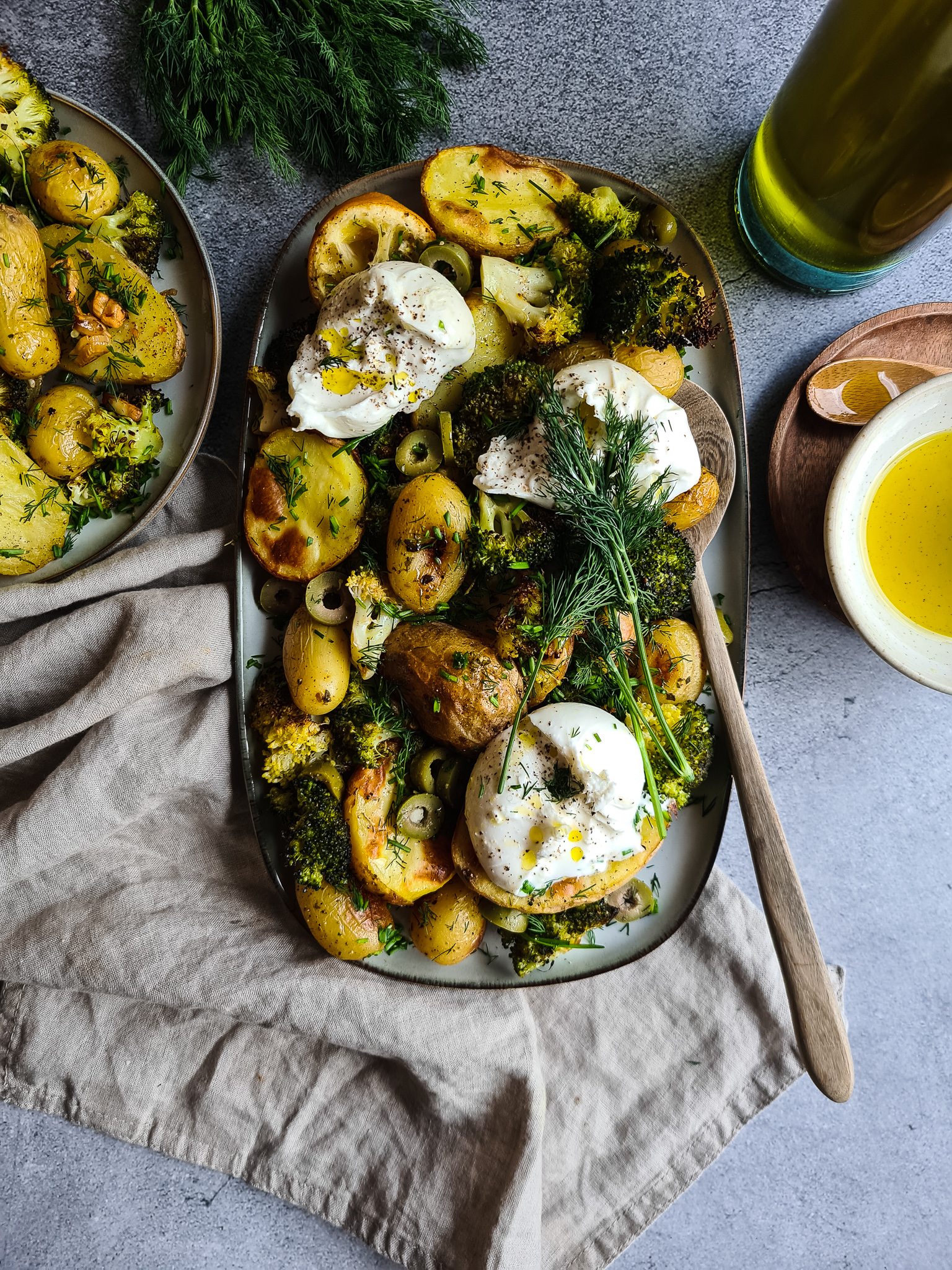 Geroosterde citroenaardappelen met, broccoli, lente kruiden en burratini