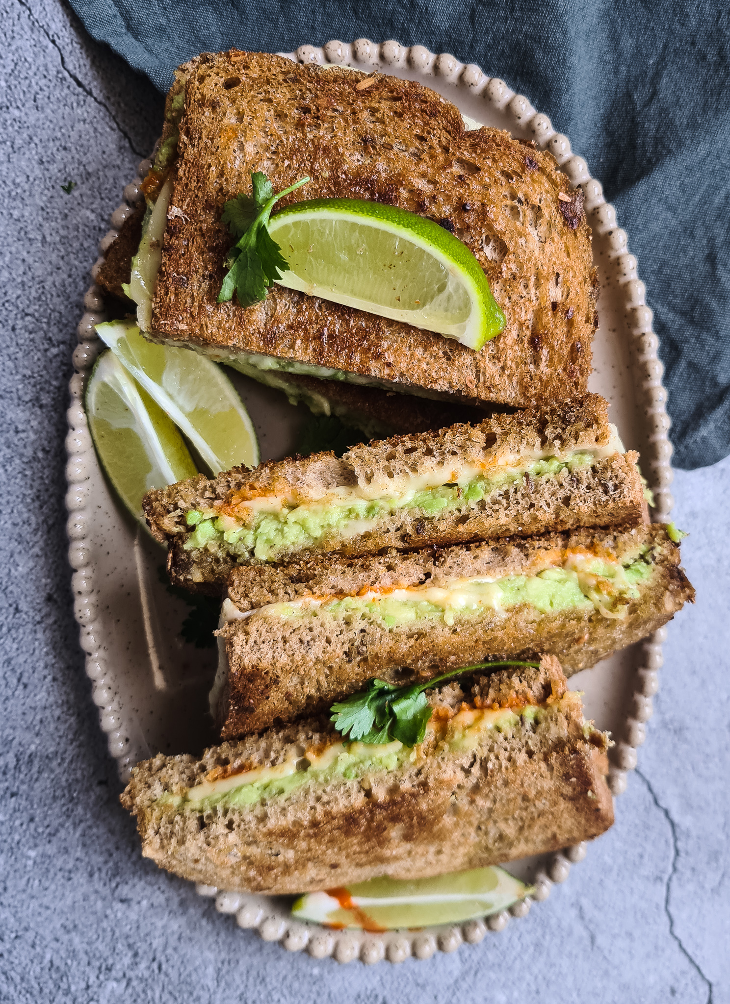 Avocado-Tosti's met Shiracha
