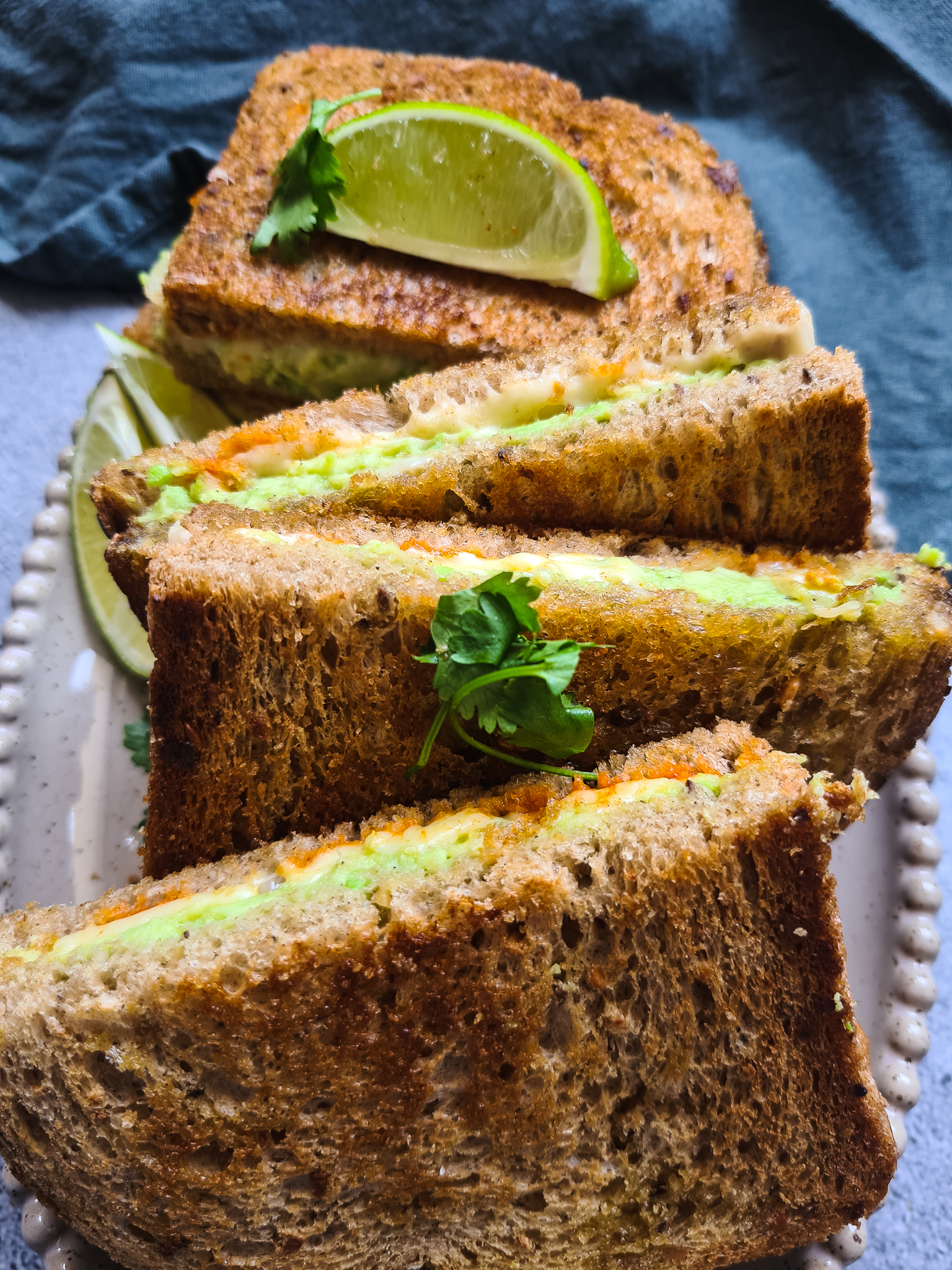 Avocado-Tosti's met Shiracha