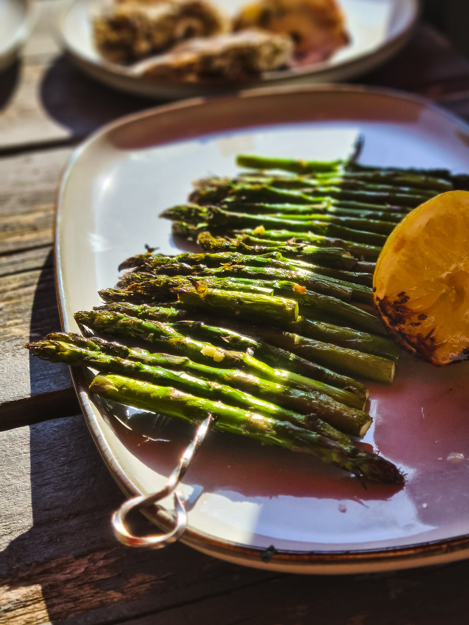 Groene Asperges van de Barbecue