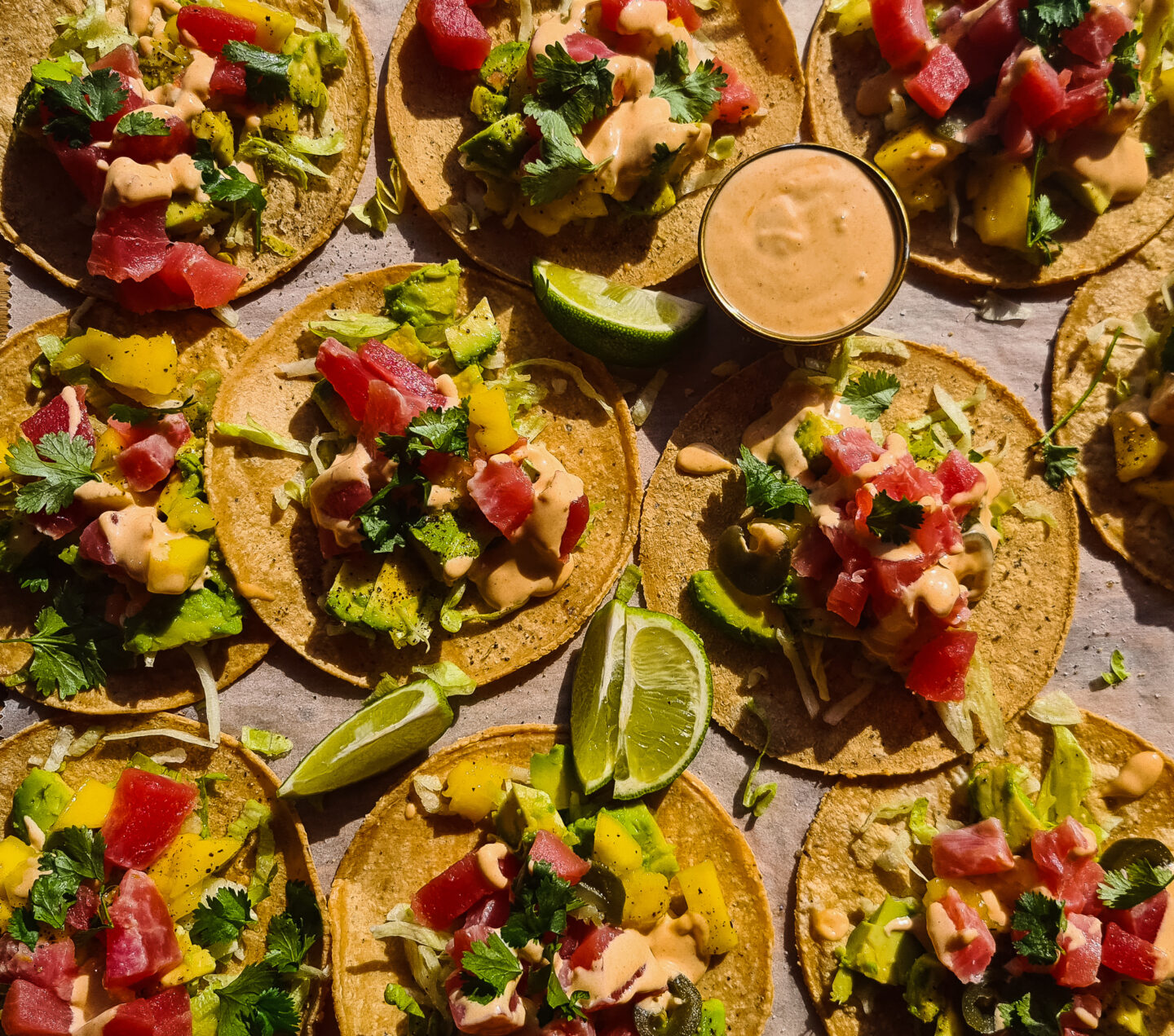 Tonijn Tostada's met avocado en chipotle mayonaise