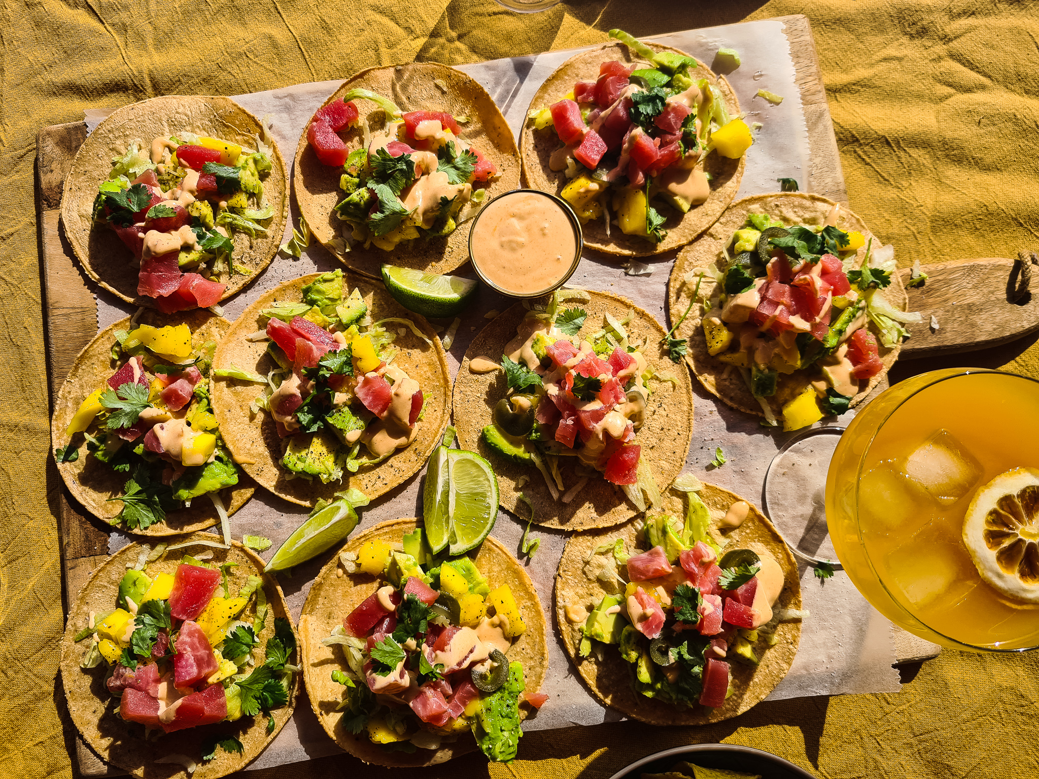 Tonijn Tostada's met avocado en chipotle mayonaise