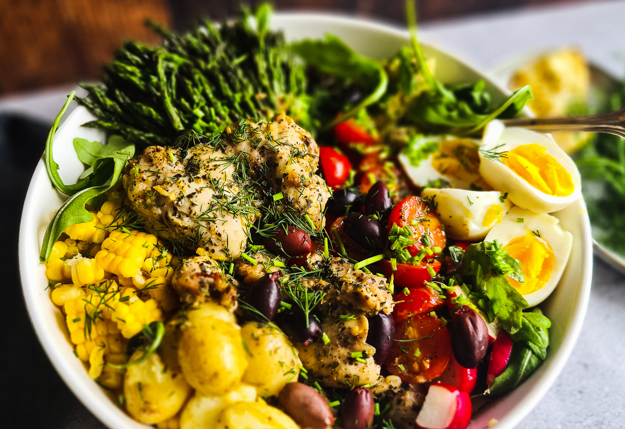 Niçoise salade met gegrilde citroenkip