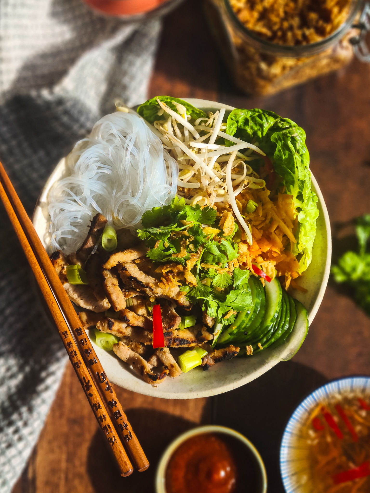 Bun Cha - Vietnamese noedelsalade met geroosterd varkensvlees