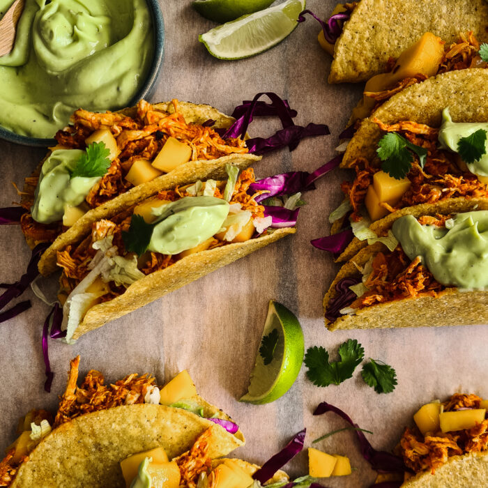 Tinga Taco’s met kip, mango en avocadocrème