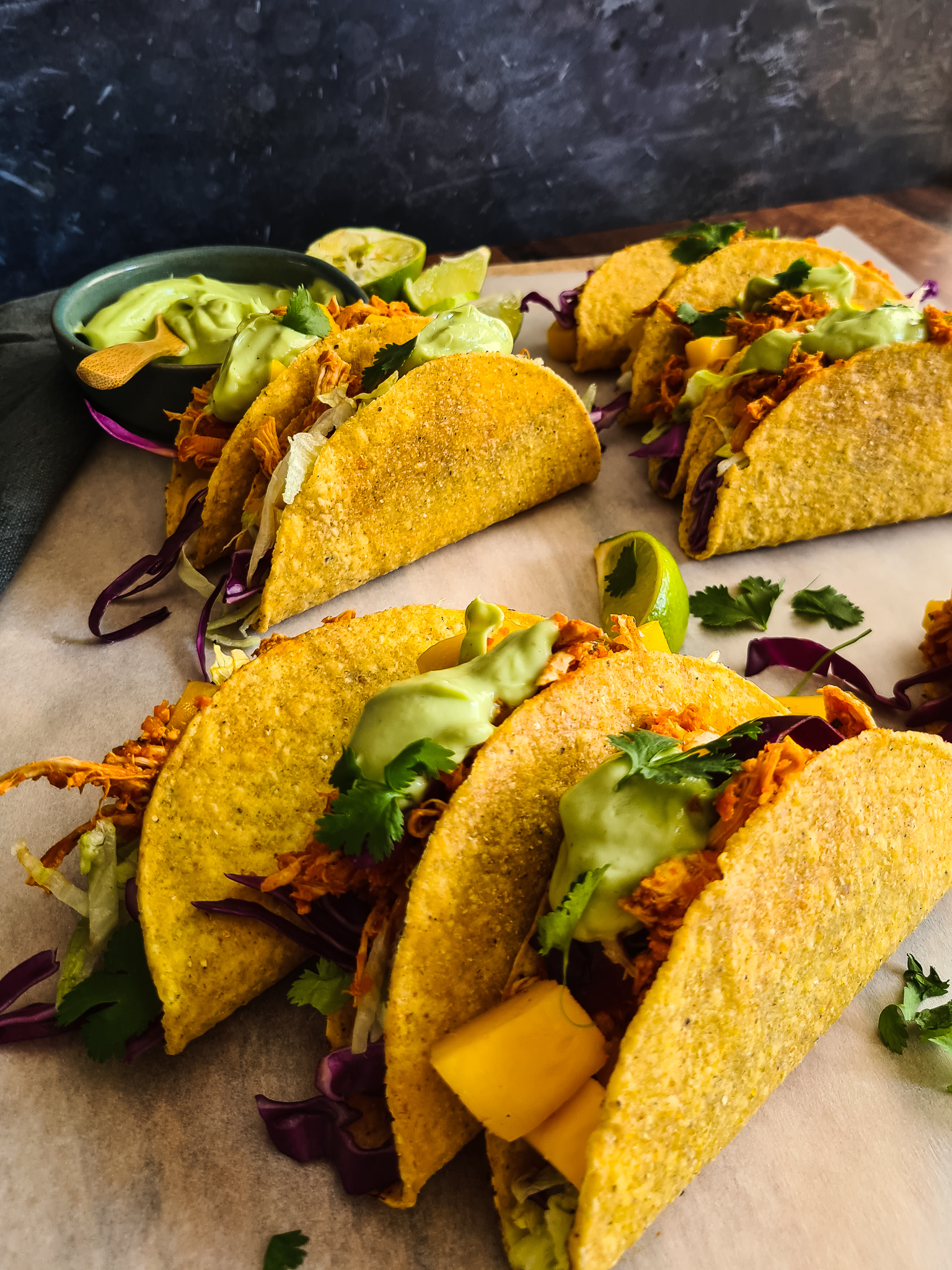 Tinga Taco’s met kip, mango en avocadocrème