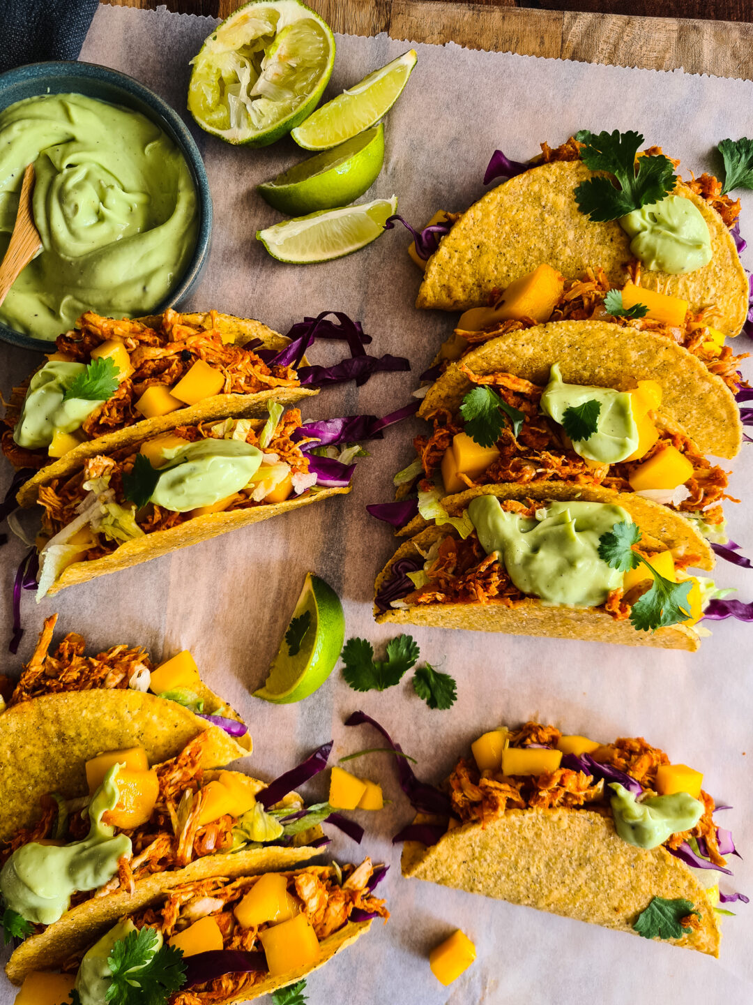 Tinga Taco’s met kip, mango en avocadocrème