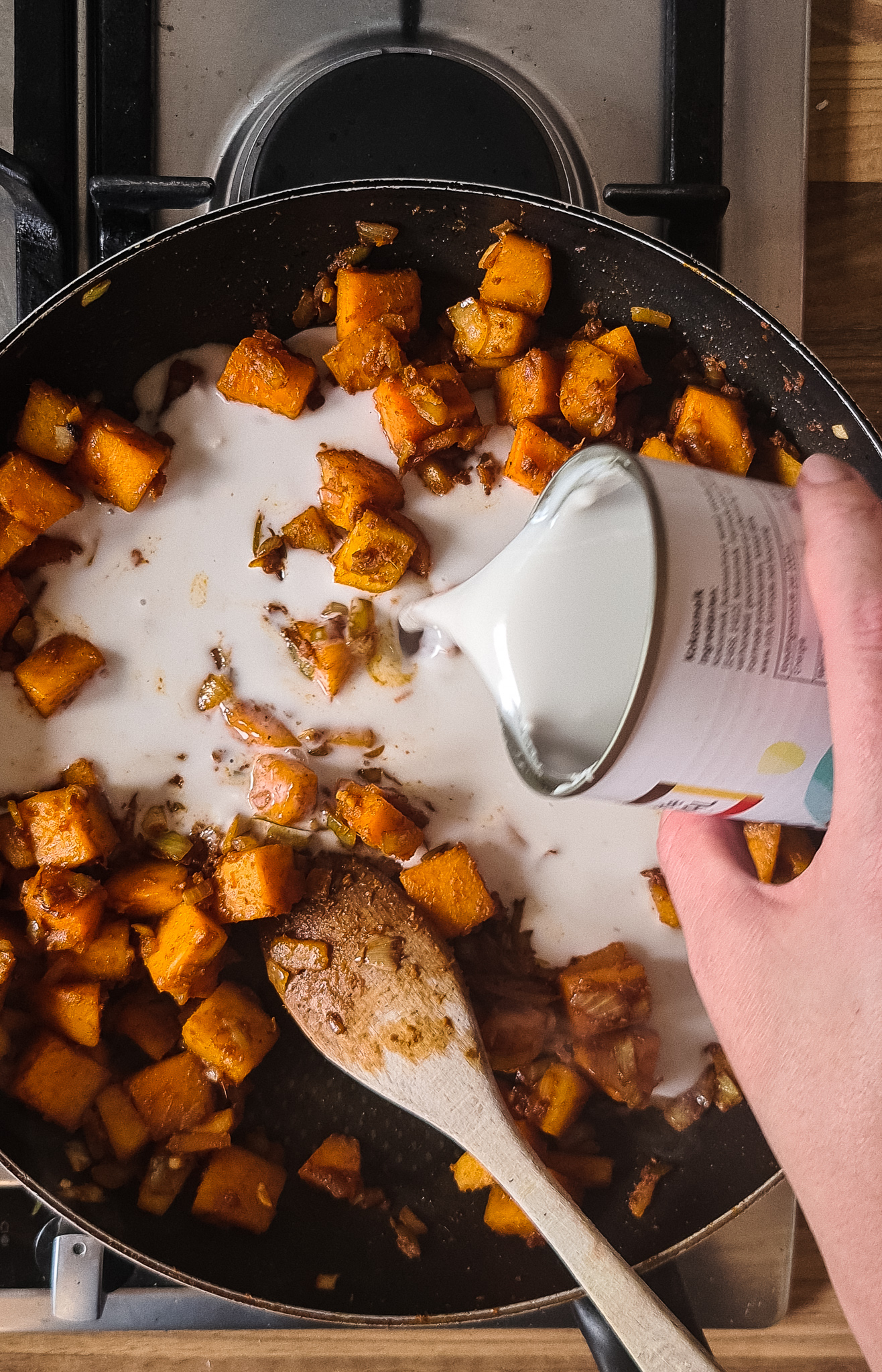 Romige Curry met Pindakaas, Kokos, Curry Ballen en Pompoen