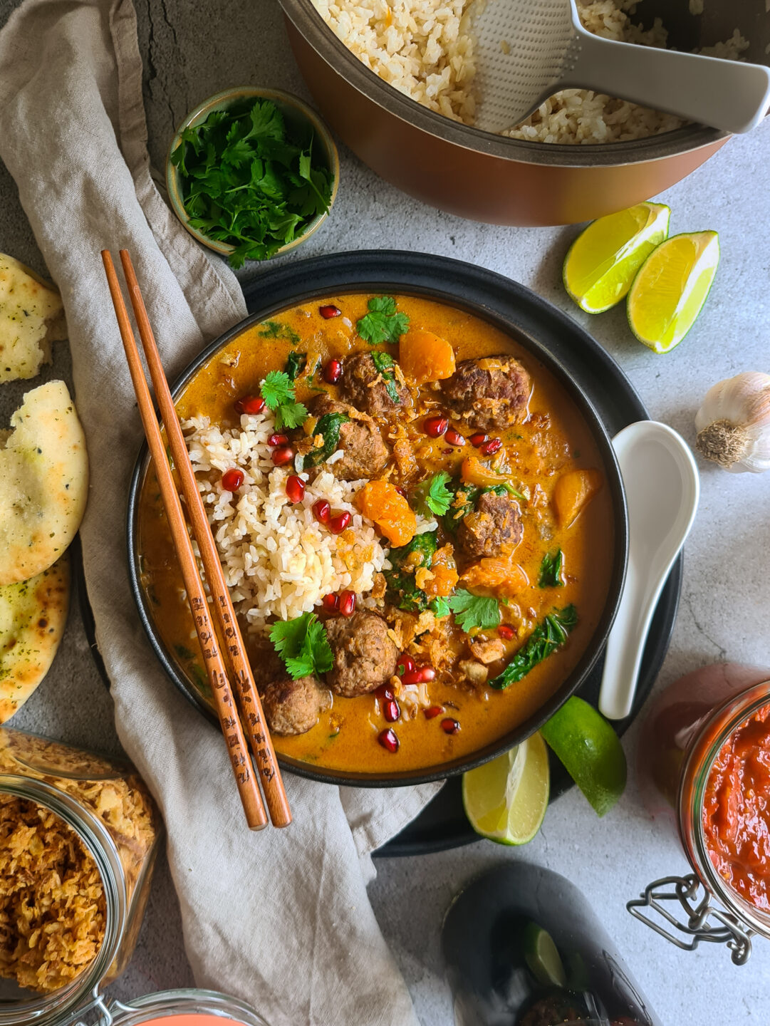 Romige Curry met Pindakaas, Kokos, Curry Ballen en Pompoen