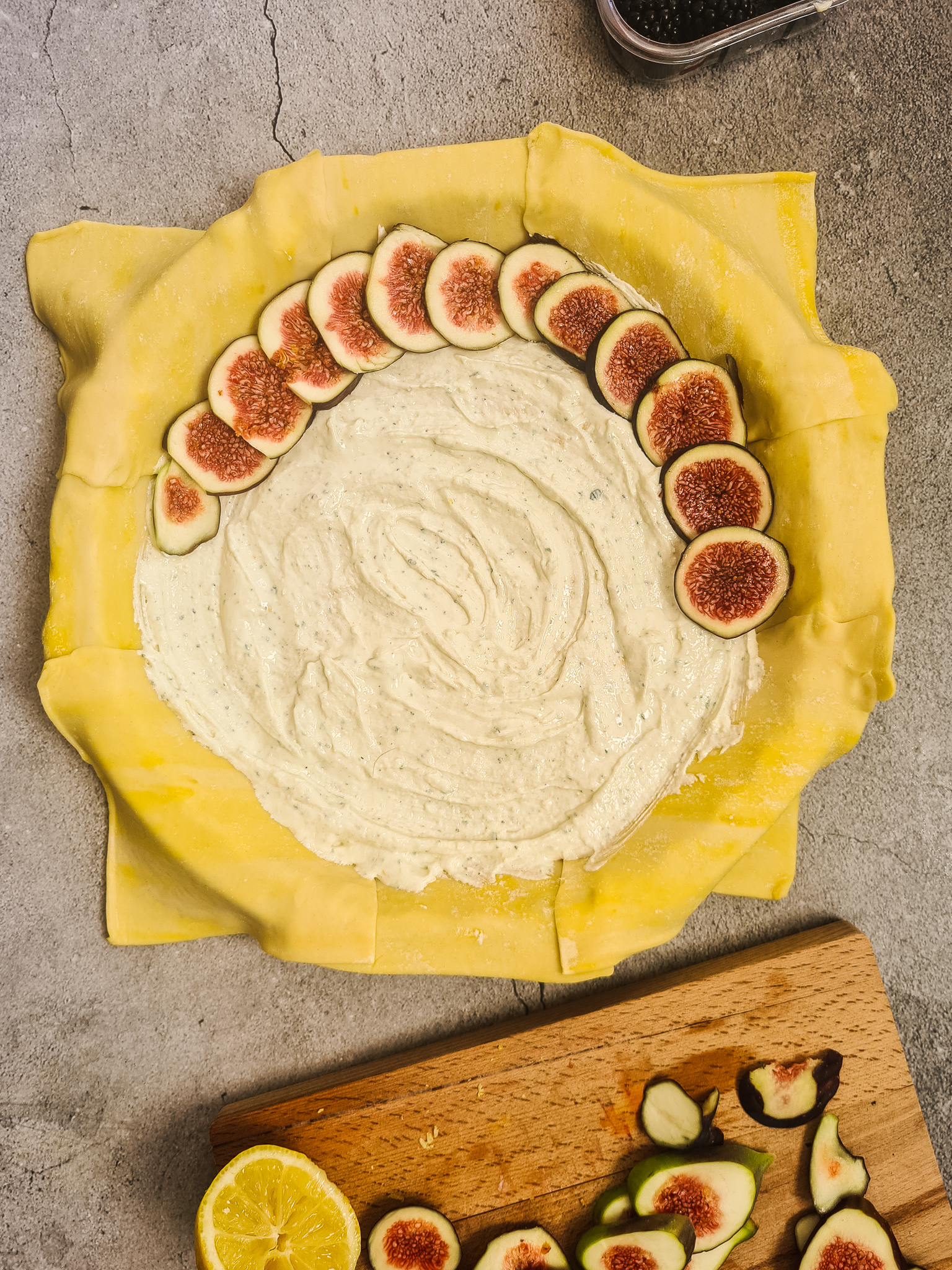 Galette met Vijgen, Geitenkaas Crème, Honing en Tijm