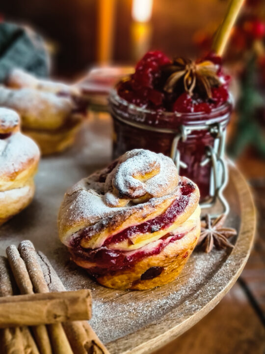 Christmas Cruffins met Cranberrycompote