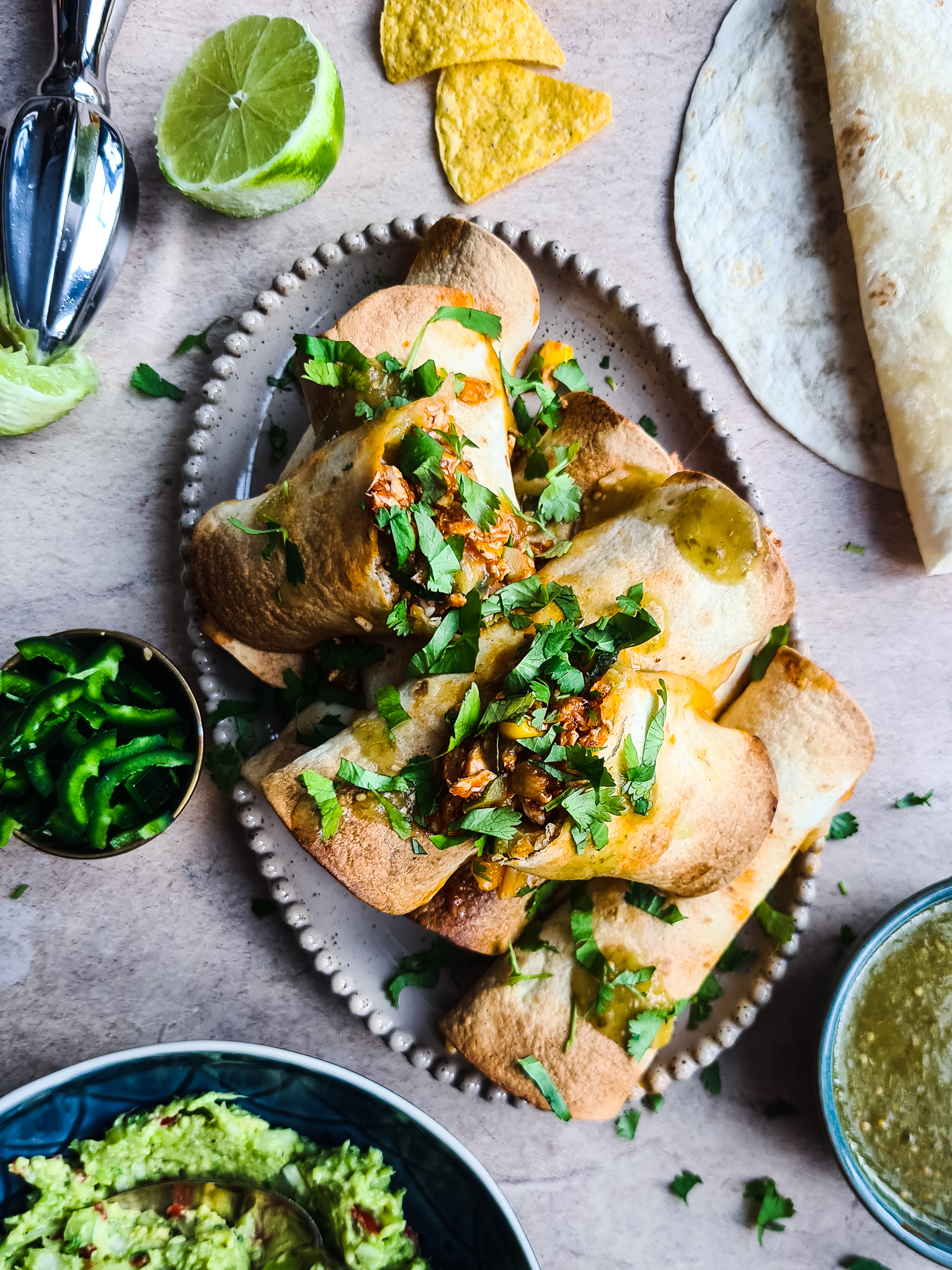 Taquitos met Pulled Chicken, Kaas en Salsa Verde