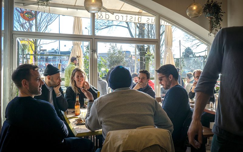 Twee locaties in Amsterdam voor de allerlekkerste hummus!